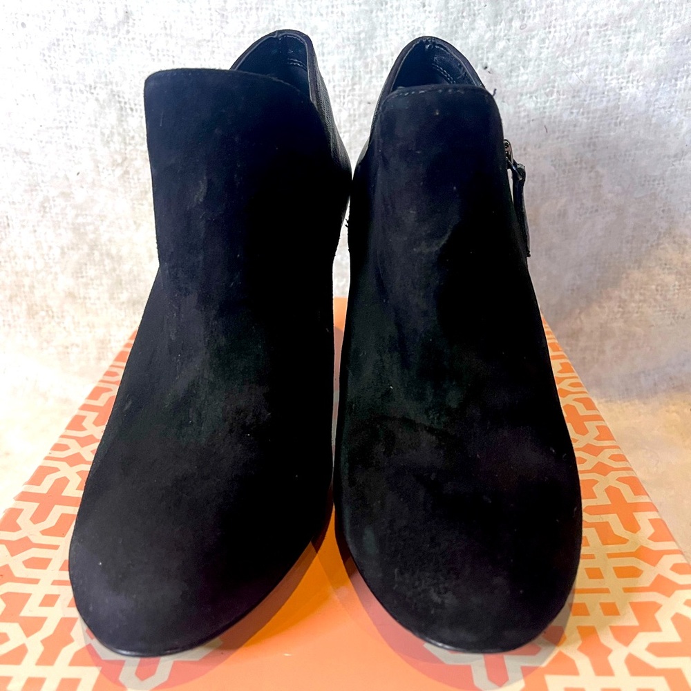 GB-GIANNI BINI Black suede booties with textured leather back & heel Size 9.5